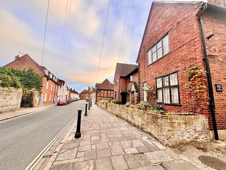 Central Chichester Sanctuary ภายนอก รูปภาพ